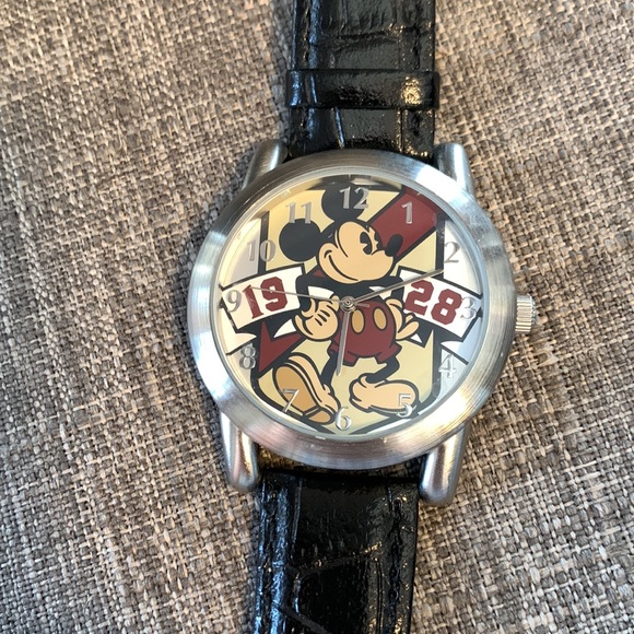 Mens Mickey Mouse watch - Disney Parks Authentic limited release - Picture 2 of 4